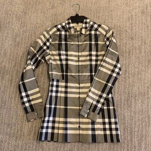 Burberry plaid blouse w pleat details